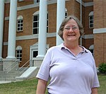 Dr. Lynne Belcher in front of Honors College