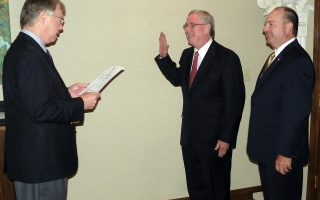 Steve Keith gets sworn in